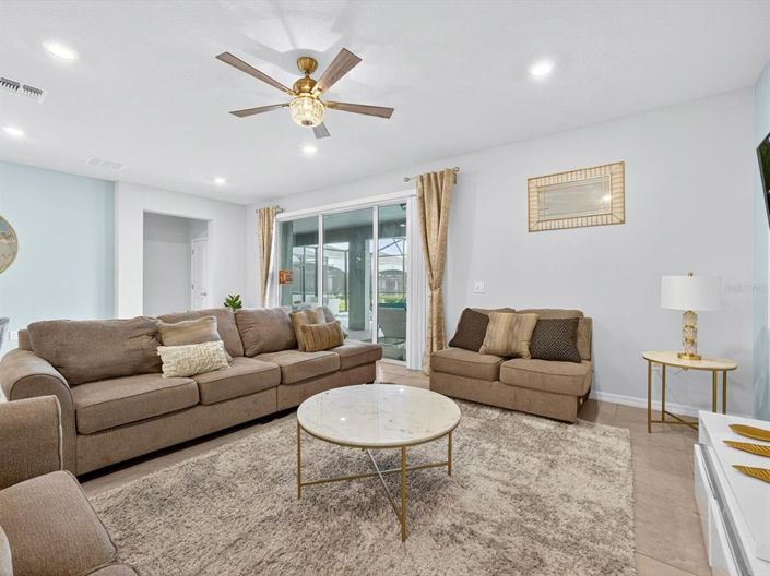 Image No.7-8 Bed Property for sale