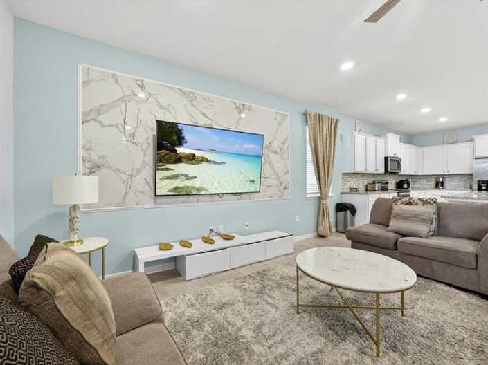 Image No.8-8 Bed Property for sale