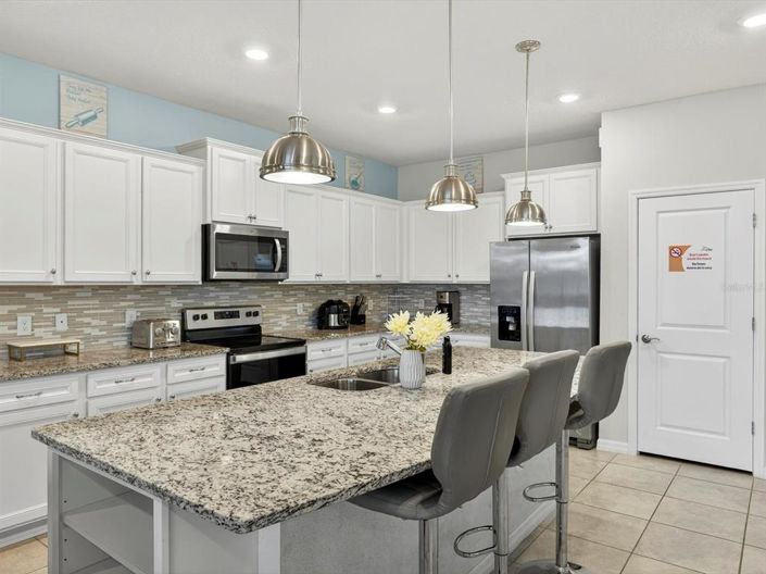 Image No.9-8 Bed Property for sale