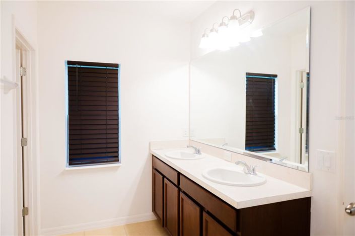 Image No.6-4 Bed Property for sale