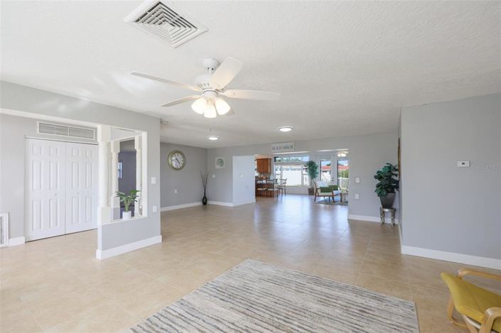 Image No.12-3 Bed Property for sale