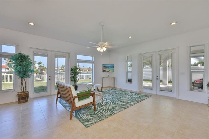 Image No.23-3 Bed Property for sale