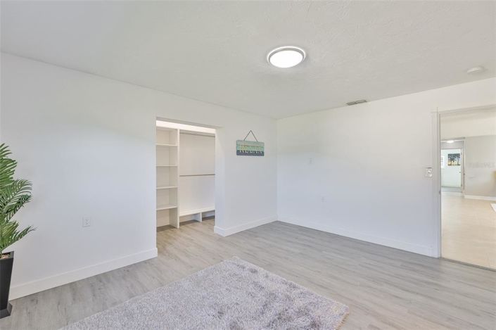 Image No.26-3 Bed Property for sale