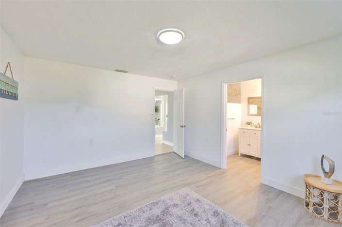 Image No.28-3 Bed Property for sale