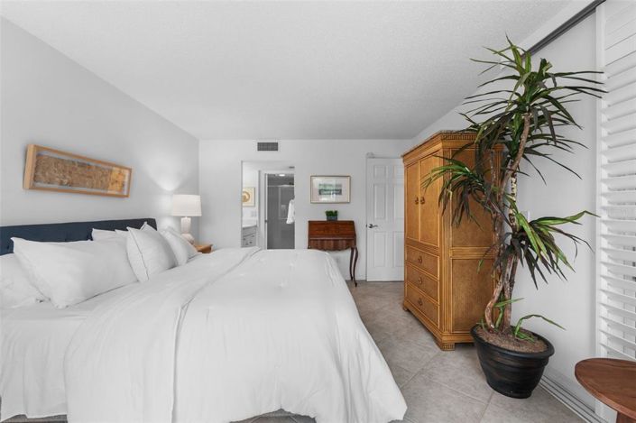 Image No.19-2 Bed Property for sale