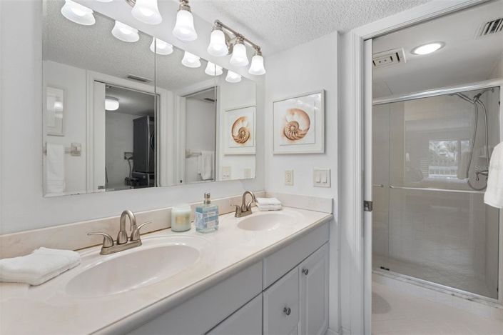 Image No.20-2 Bed Property for sale