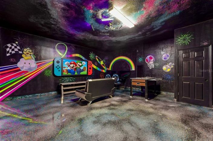 Image No.18-8 Bed Property for sale