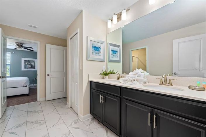 Image No.40-8 Bed Property for sale