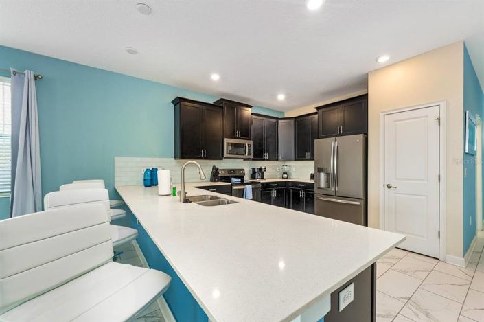 Image No.7-8 Bed Property for sale