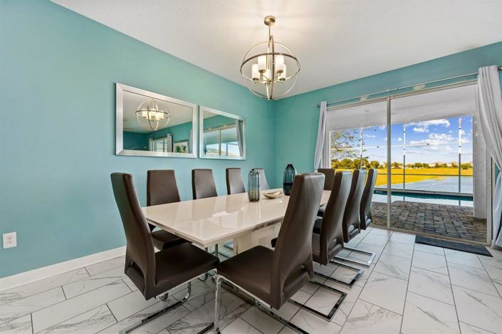 Image No.8-8 Bed Property for sale