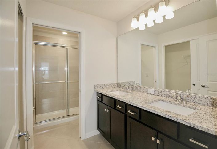 Image No.22-5 Bed Townhouse for sale