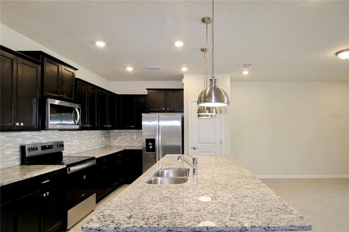 Image No.4-5 Bed Townhouse for sale