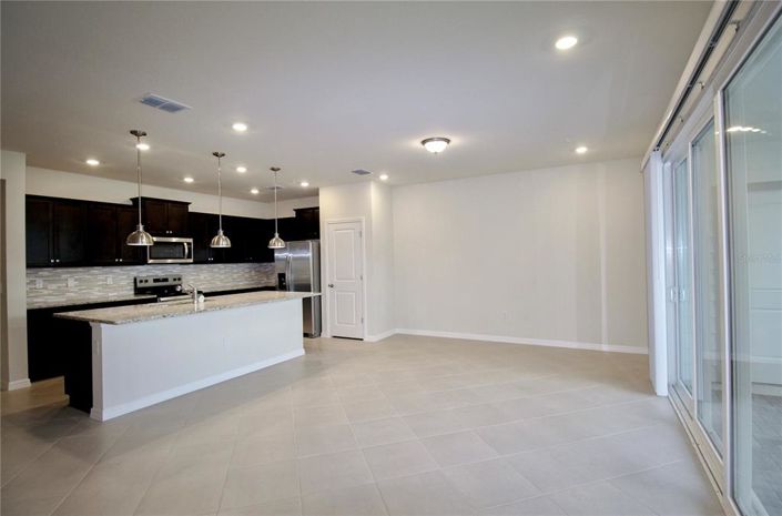 Image No.8-5 Bed Townhouse for sale