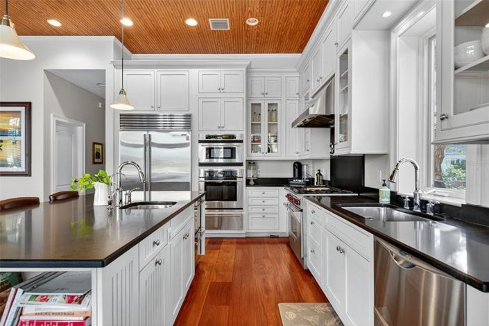 Image No.10-4 Bed Property for sale