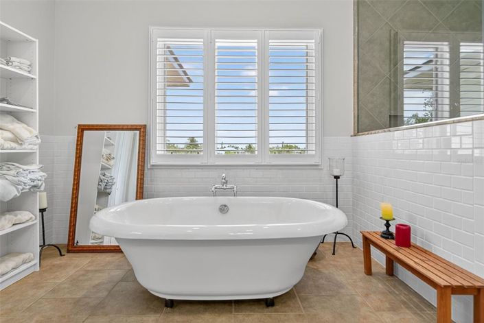 Image No.19-4 Bed Property for sale