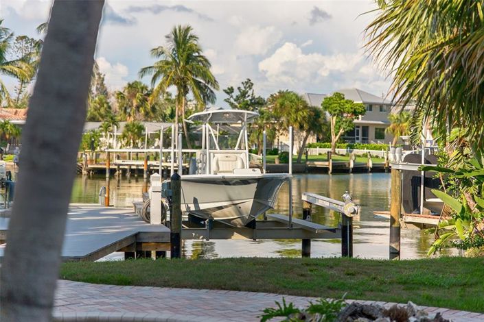 Image No.28-4 Bed Property for sale