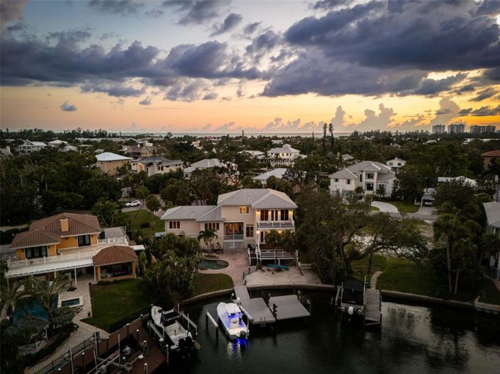 Image No.30-4 Bed Property for sale