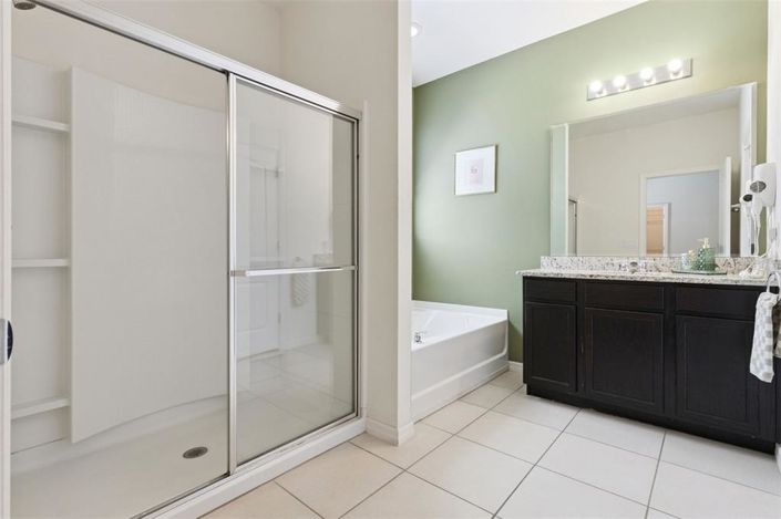 Image No.15-6 Bed Property for sale