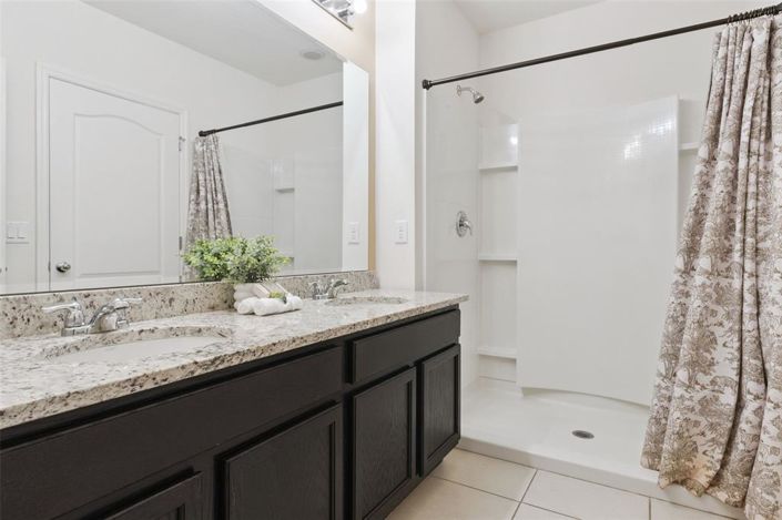 Image No.24-6 Bed Property for sale