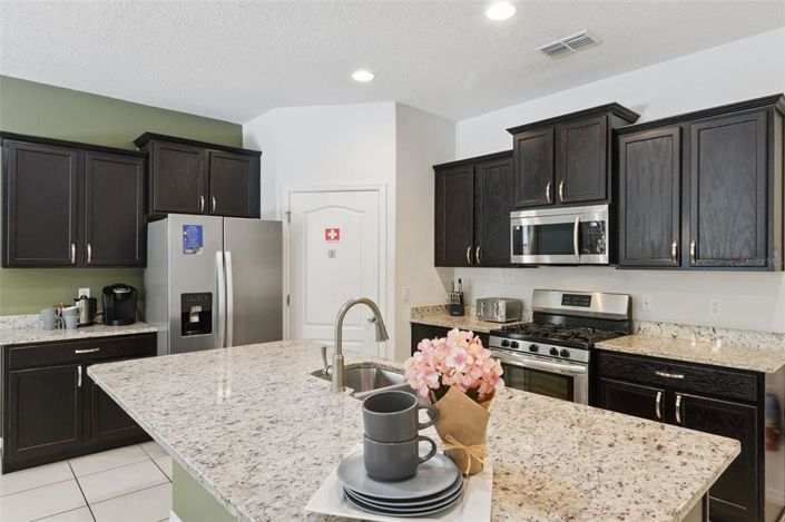 Image No.5-6 Bed Property for sale