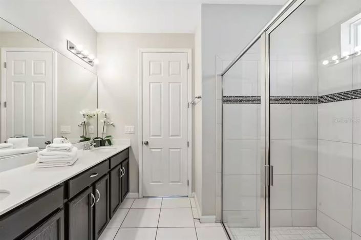 Image No.28-5 Bed Property for sale