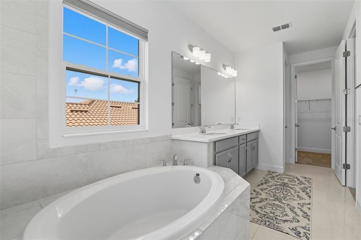 Image No.25-4 Bed Property for sale