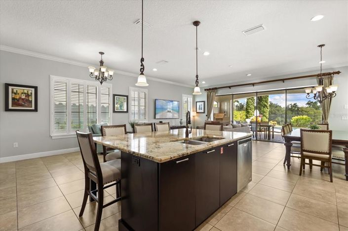 Image No.11-5 Bed Property for sale