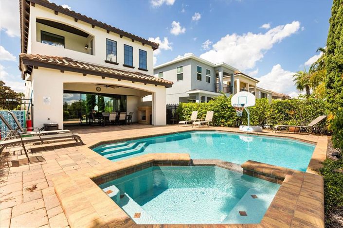 Image No.2-5 Bed Property for sale