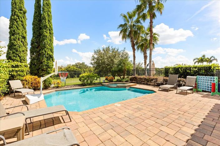 Image No.40-5 Bed Property for sale