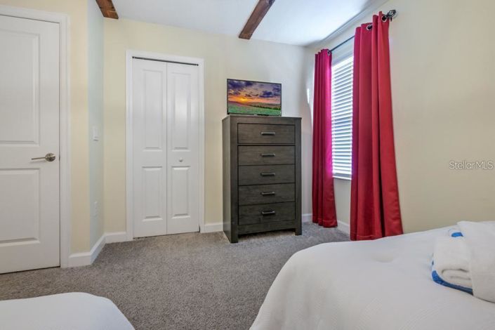 Image No.20-8 Bed Property for sale