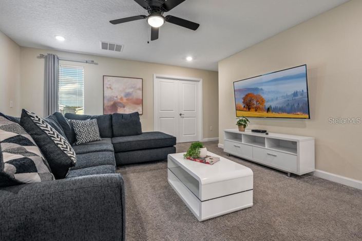 Image No.32-8 Bed Property for sale