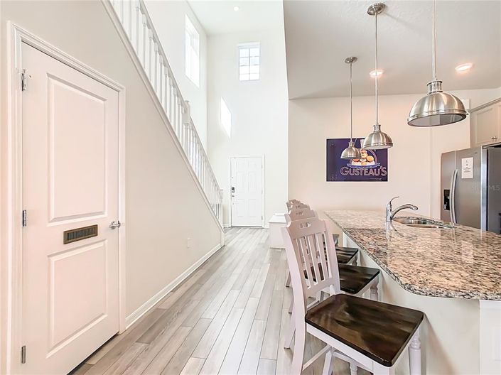 Image No.10-6 Bed Property for sale