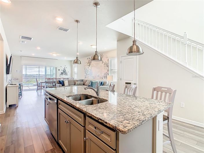 Image No.12-6 Bed Property for sale