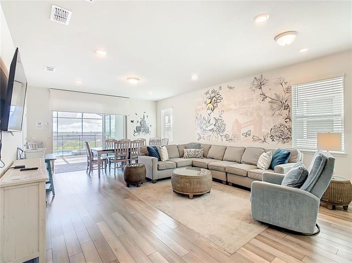 Image No.13-6 Bed Property for sale