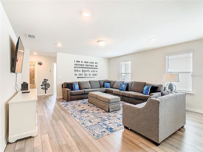 Image No.17-6 Bed Property for sale