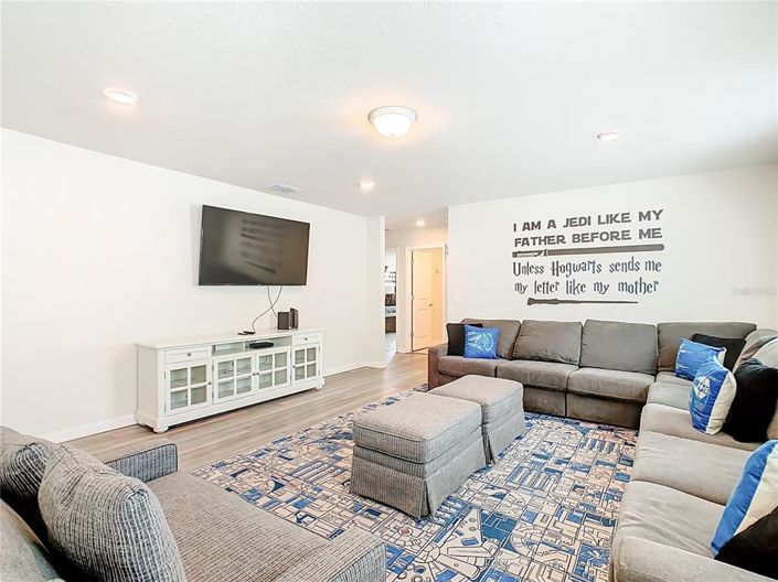 Image No.21-6 Bed Property for sale