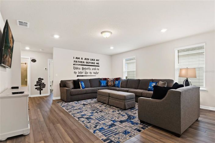 Image No.25-6 Bed Property for sale