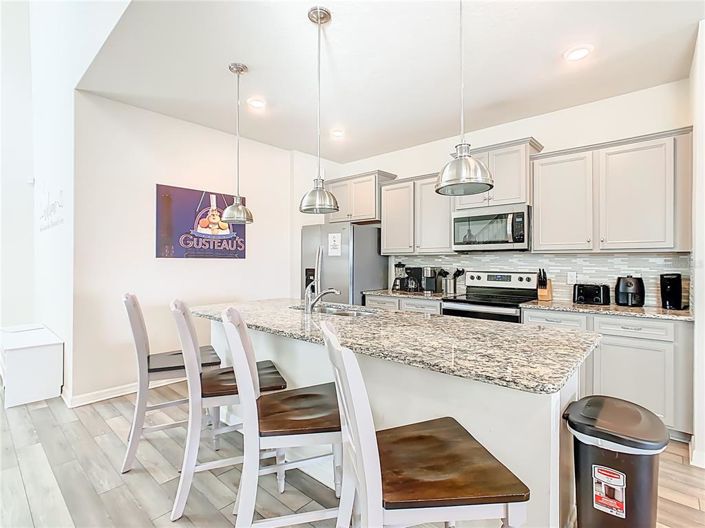 Image No.9-6 Bed Property for sale