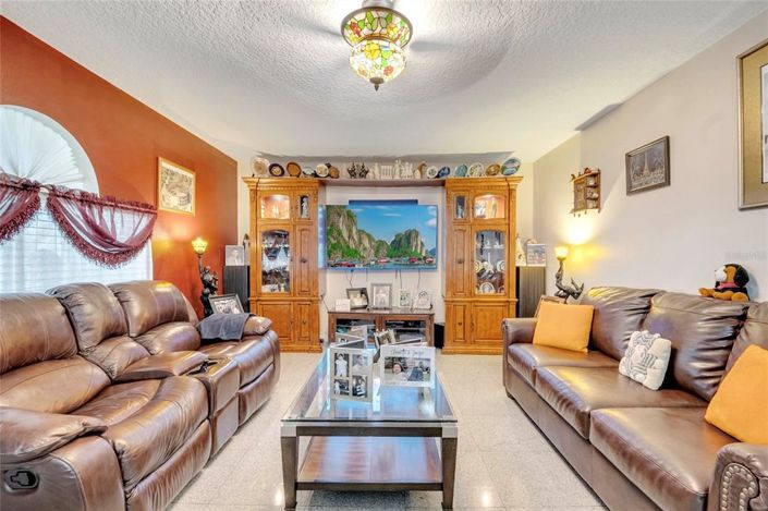 Image No.20-4 Bed Property for sale