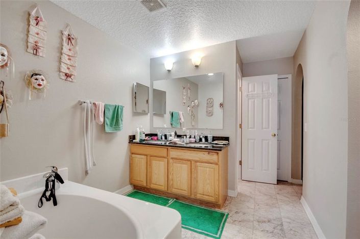 Image No.32-4 Bed Property for sale