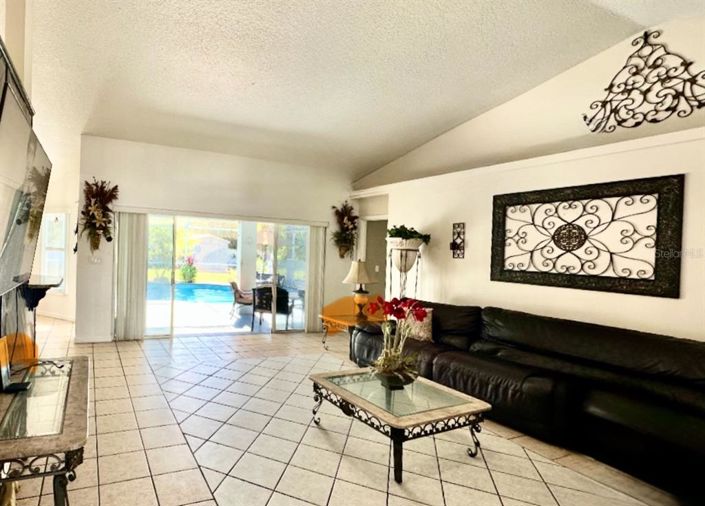 Image No.4-4 Bed Property for sale