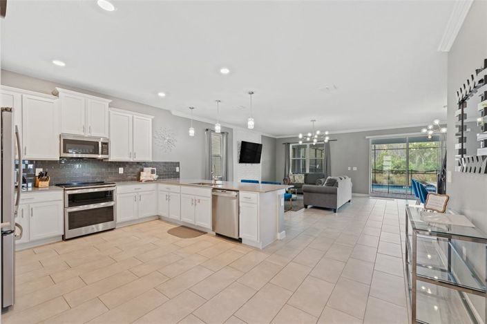 Image No.15-9 Bed Property for sale