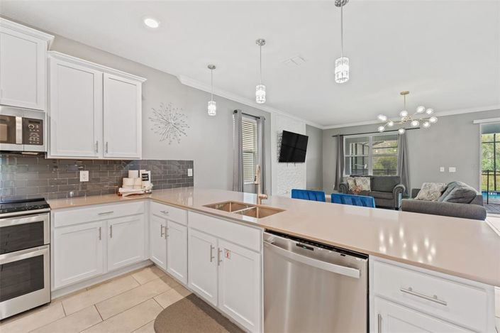 Image No.17-9 Bed Property for sale