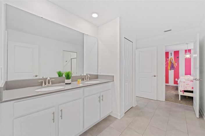 Image No.28-9 Bed Property for sale