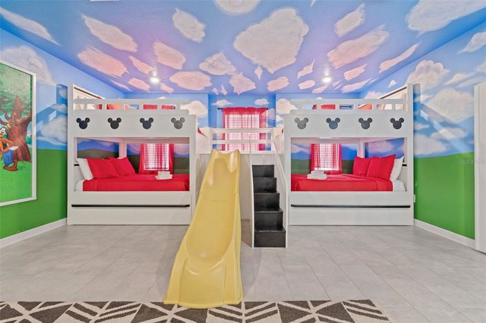 Image No.9-9 Bed Property for sale