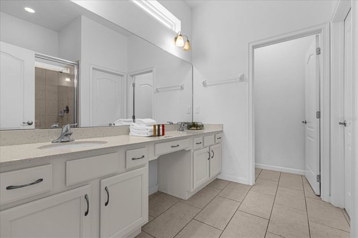 Image No.12-12 Bed Property for sale