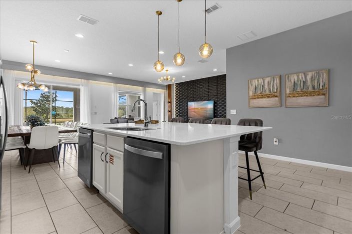 Image No.18-12 Bed Property for sale