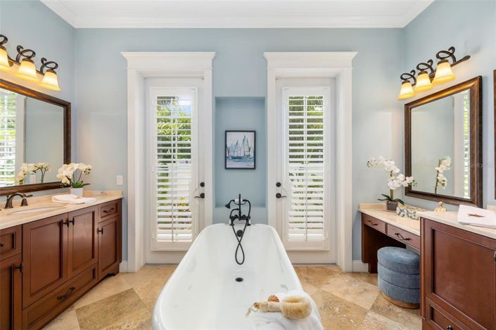 Image No.38-4 Bed Property for sale