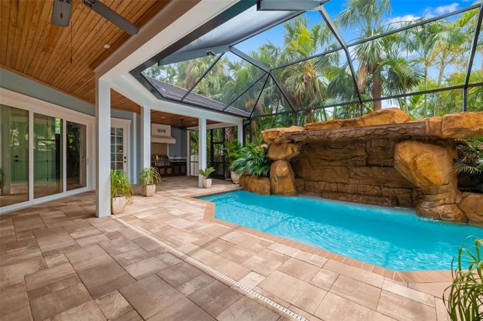 Image No.4-4 Bed Property for sale