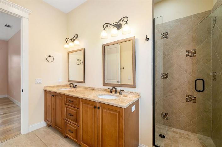 Image No.56-4 Bed Property for sale